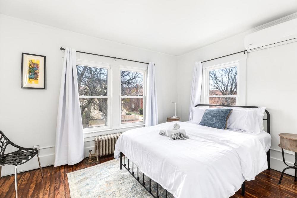 North End Treasure, beautiful 2 bedroom apartment